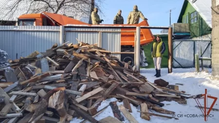 Росгвардейцы обеспечили дровами многодетную семью из Иркутской области