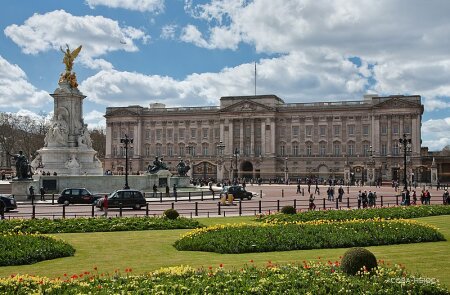 Заболевшая ковидом Елизавета II провела телефонные переговоры с британским премьером