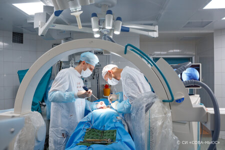 Ханты-мансийские хирурги выполнили сложную операцию по протезированию позвоночника