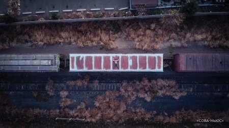 Грузовой поезд сошел с рельсов и упал в реку в Казахстане