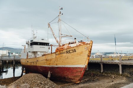 Российские рыбаки с застрявшего в Африке судна вынуждены добираться домой за свой счет