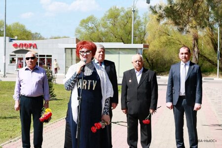 Перепутала: Белгородская чиновница пришла на церемонию в годовщину ЧАЭС в платье с надписью Party