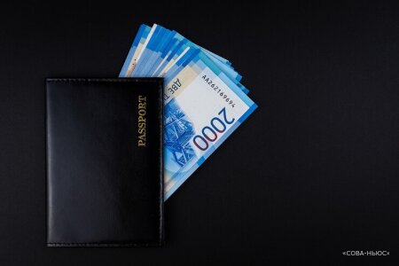 Россияне массово забирают деньги из банков: 200 млрд за две недели