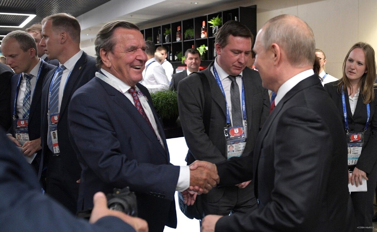 Кремль подтвердил переговоры Шредера с Путиным по “газовому вопросу” в Москве