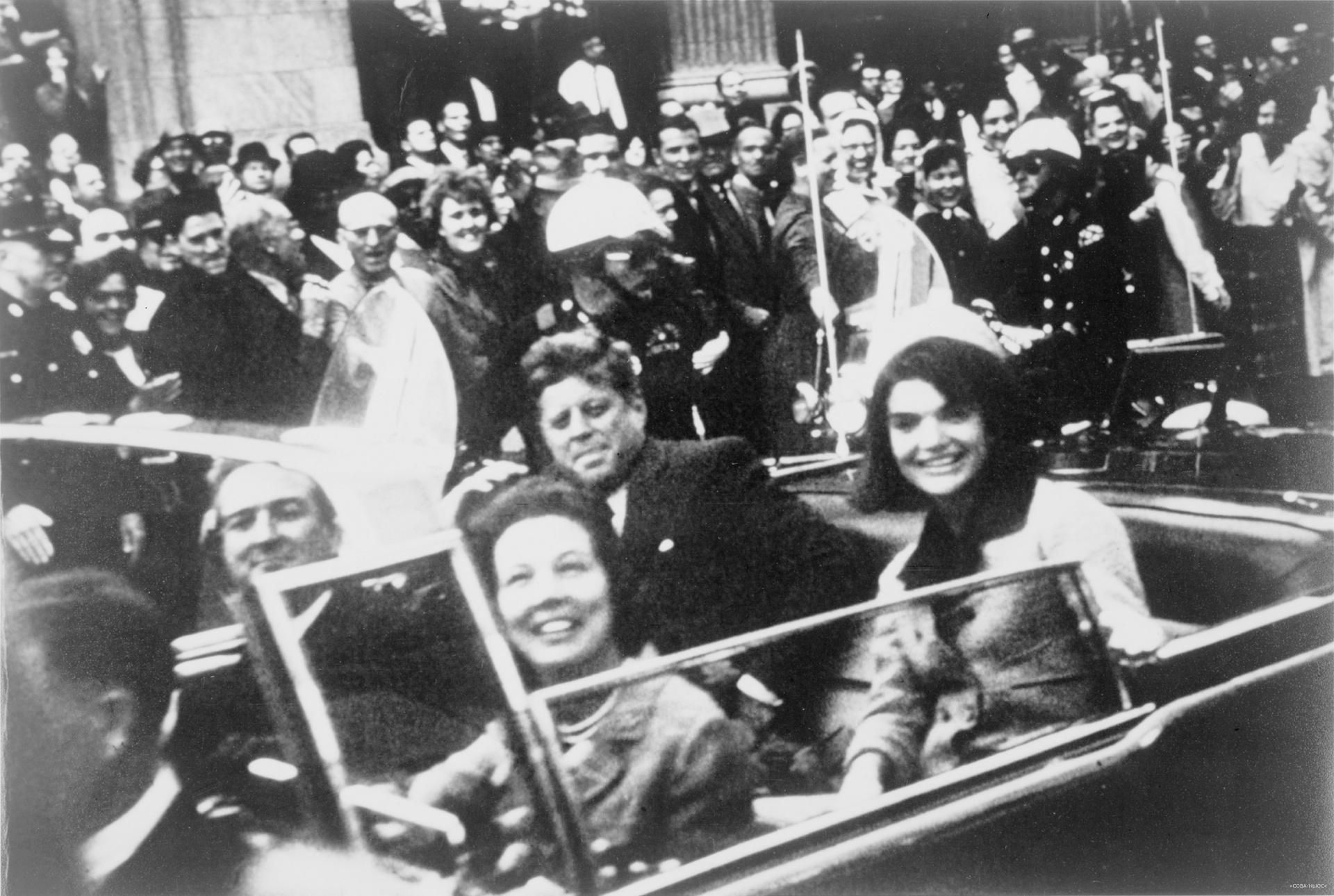 В США обнародовали тысячи документов об убийстве Кеннеди