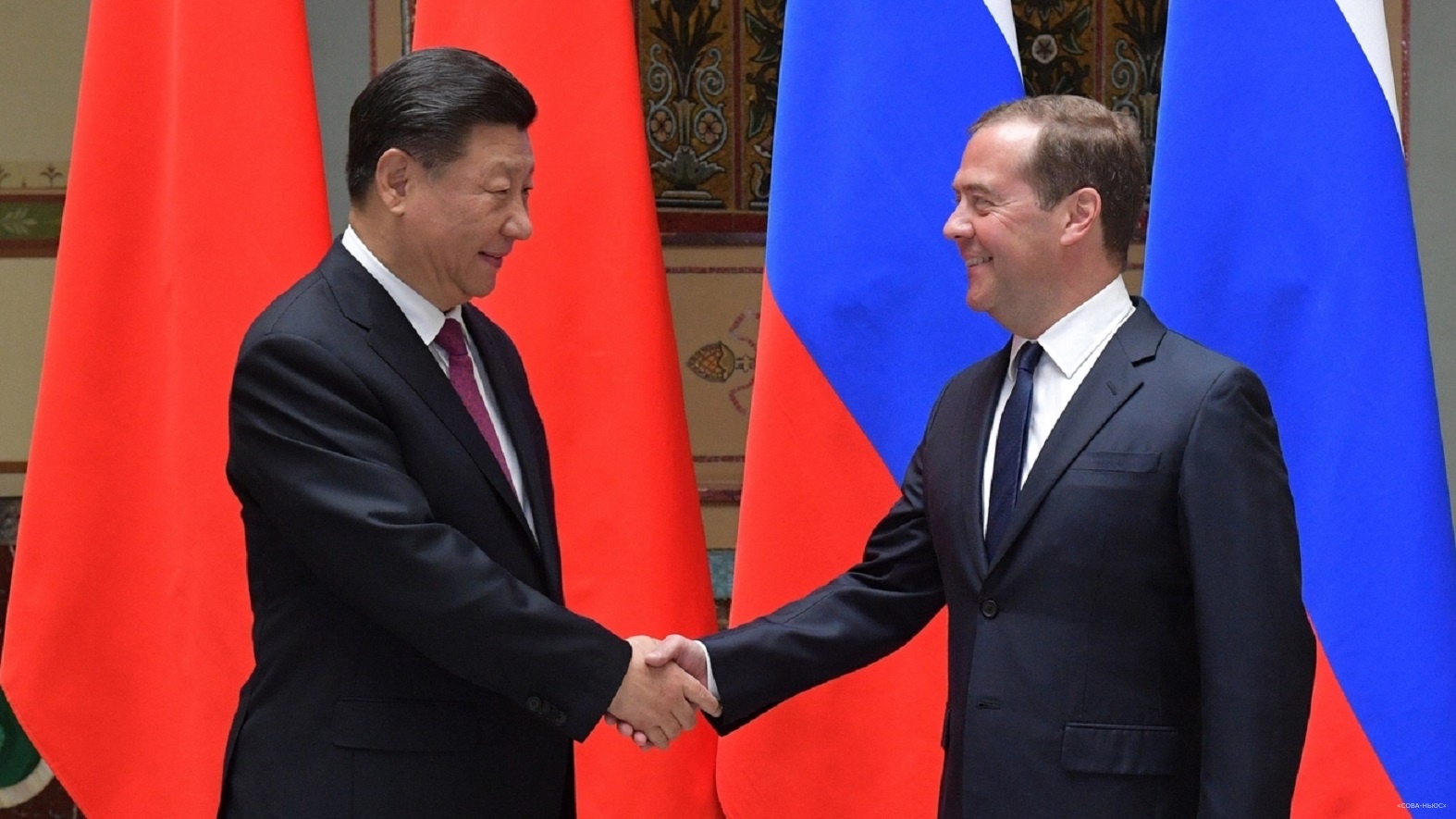 Глава Китая Си Цзиньпин встретился с Дмитрием Медведевым