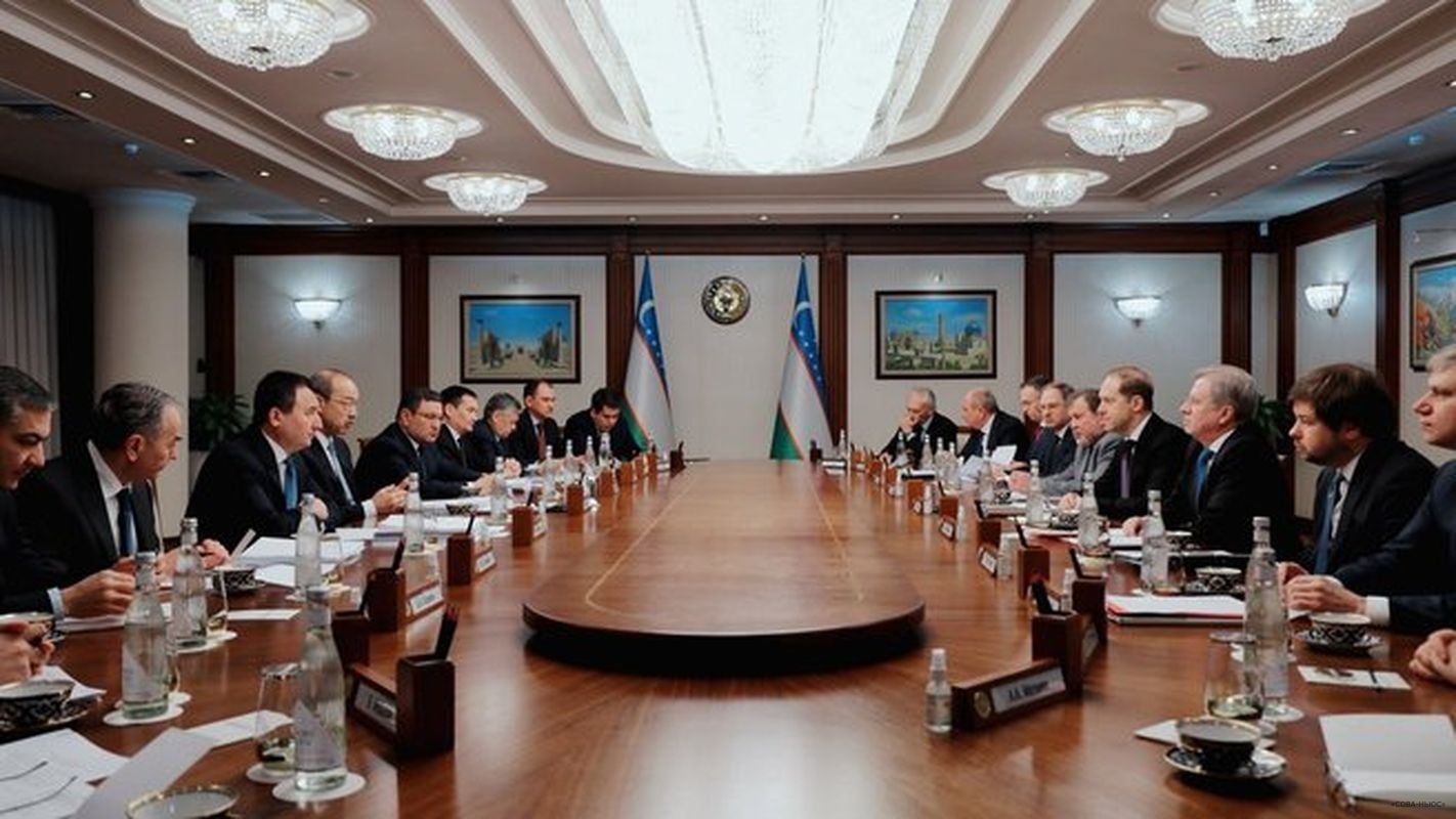 Денис Мантуров обсудил перспективы торгово-экономического сотрудничества с руководством Узбекистана